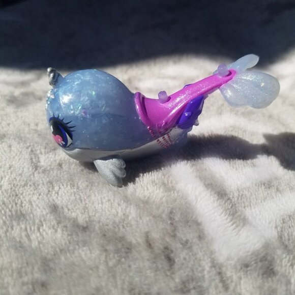 Hatchimals Pixie Riders Glider Figure Narwhal Blue Iridescent Glitter - Picture 3 of 6